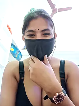 Hot radhaji online show from 12-18-25, 05:08