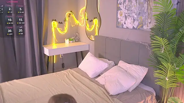 lorapalmerry online show from 11-01-25, 03:25