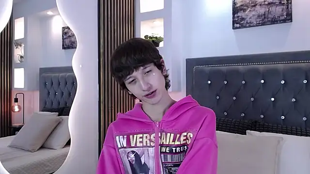 Emo Boy  online show from 04-15-26, 08:31