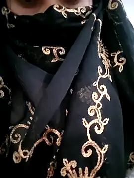 Snapshot of RAYI_Queen_15 chatting on 11-30-25, 04:11 RAYI Queen 15 online show from 11-30-25, 04:11