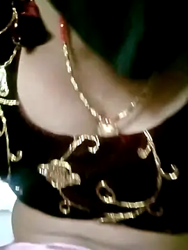Snapshot of Sexy_Riya_Bhabhi chatting on 10-13-25, 08:25 Sexy Riya Bhabhi online show from 10-13-25, 08:25