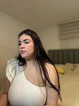 Snapshot of Isabella_LaRue chatting on 02-16-26, 07:43 Isabella LaRue online show from 02-16-26, 07:43