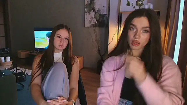 Snapshot of MayaGlow chatting on 11-23-25, 05:40 MayaGlow online show from 11-23-25, 05:40