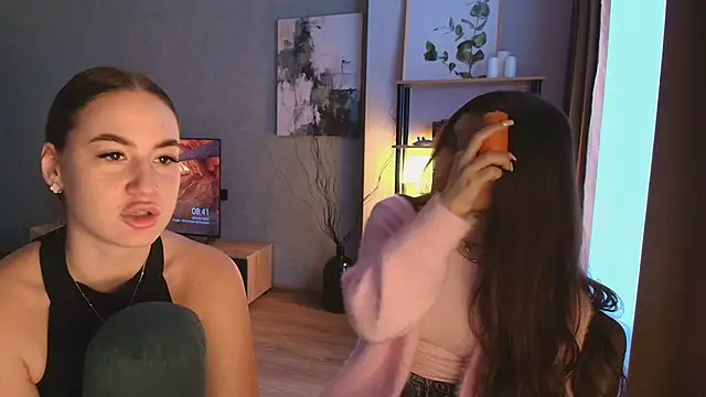 Snapshot of MayaGlow chatting on 11-27-25, 05:42 MayaGlow online show from 11-27-25, 05:42