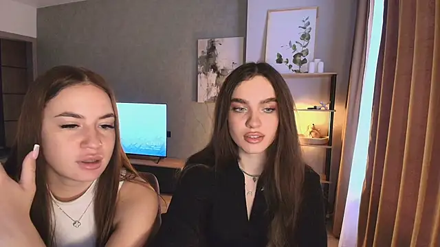 Snapshot of MayaGlow chatting on 11-30-25, 05:22 MayaGlow online show from 11-30-25, 05:22