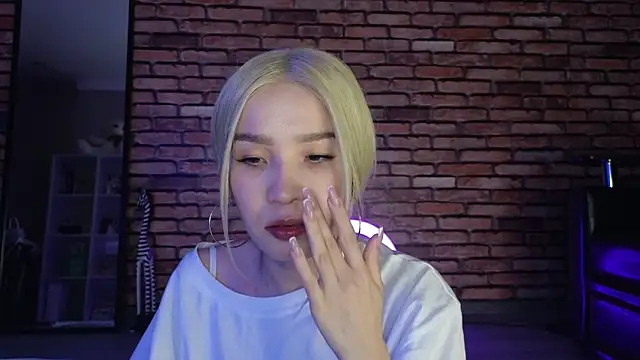 saya li1 online show from 11-20-25, 10:31