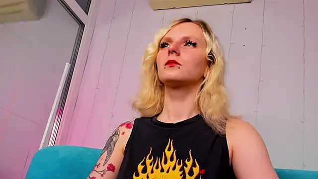 LikiLips online show from 10-10-25, 01:37