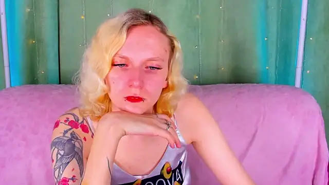LikiLips online show from 06-01-26, 01:07