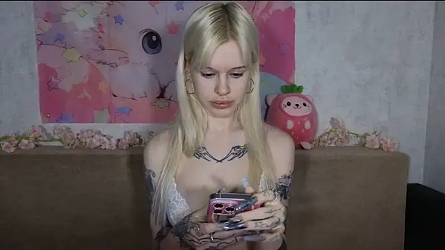 Snapshot of HoneyGold_ chatting on 04-01-26, 03:51 HoneyGold online show from 04-01-26, 03:51
