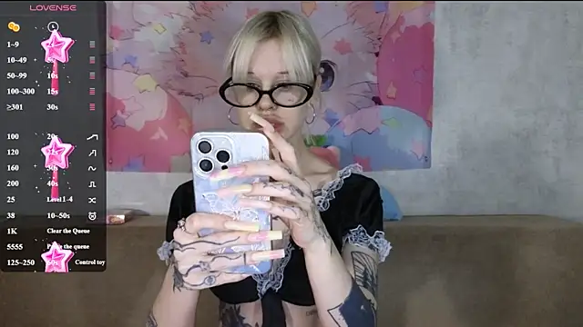 Snapshot of HoneyGold_ chatting on 06-22-26, 03:47 HoneyGold online show from 06-22-26, 03:47