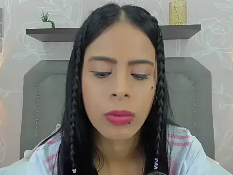 laura maite  online show from 11-24-25, 12:16