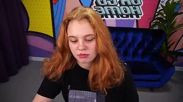 Snapshot of SnowWhiti chatting on 10-31-25, 02:29 SnowWhiti online show from 10-31-25, 02:29