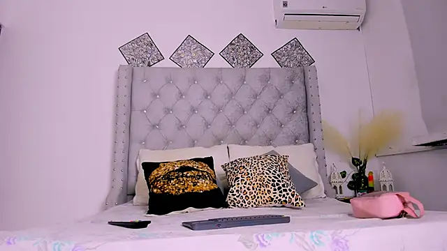 Snapshot of ChocoBunny1 chatting on 10-14-25, 03:29 ChocoBunny1 online show from 10-14-25, 03:29