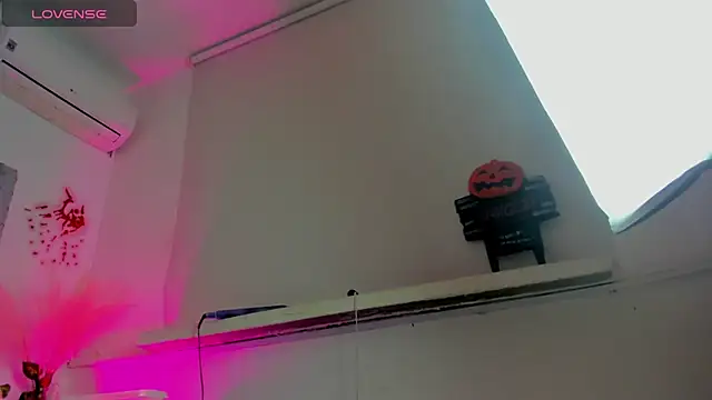 Snapshot of ChocoBunny1 chatting on 11-09-25, 04:11 ChocoBunny1 online show from 11-09-25, 04:11