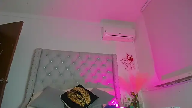 Snapshot of ChocoBunny1 chatting on 11-12-25, 12:16 ChocoBunny1 online show from 11-12-25, 12:16