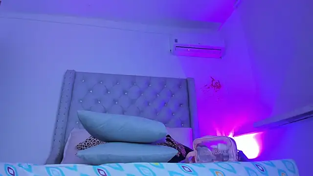 Snapshot of ChocoBunny1 chatting on 11-18-25, 04:17 ChocoBunny1 online show from 11-18-25, 04:17