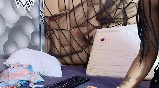 hannah teehn online show from 10-23-25, 07:12