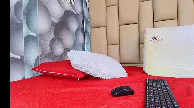 hannah teehn online show from 11-07-25, 08:53