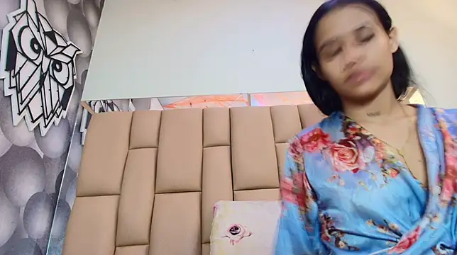 hannah teehn online show from 11-11-25, 07:14