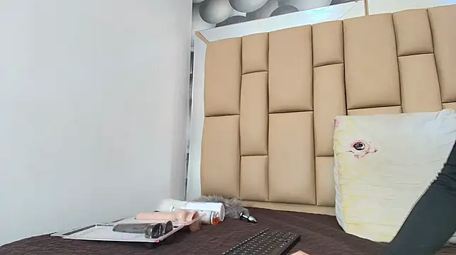 hannah teehn online show from 11-22-25, 07:02