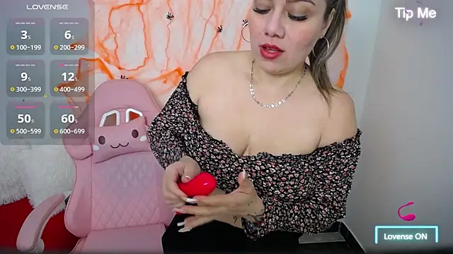 Snapshot of Isabella_wish1 chatting on 10-23-25, 01:54 Isabella wish1 online show from 10-23-25, 01:54