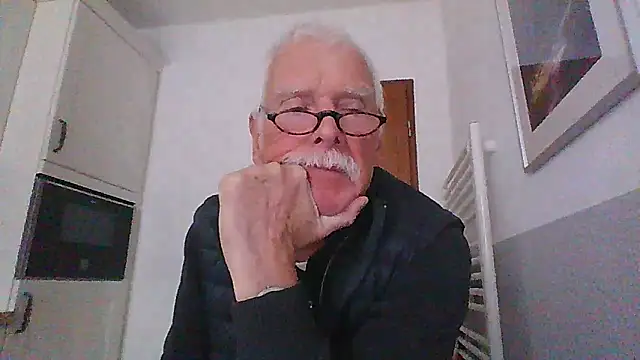 Snapshot of super-snoopy chatting on 04-13-26, 09:15 super-snoopy online show from 04-13-26, 09:15