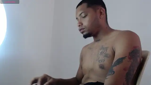 Snapshot of drako_monster chatting on 10-19-25, 04:29 drako monster online show from 10-19-25, 04:29