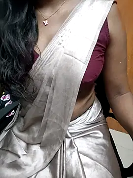 Snapshot of Tamilmallu-duskygirl03 chatting on 06-25-26, 05:17 Tamilmallu-duskygirl03 online show from 06-25-26, 05:17
