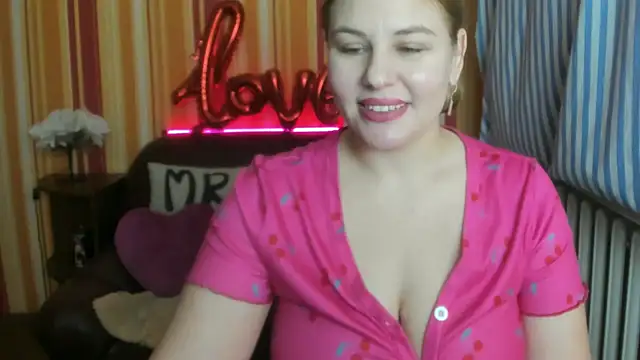 Snapshot of Passion-Blondy chatting on 12-15-24, 06:04 Passion-Blondy online show from 12-15-24, 06:04
