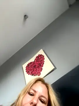 Snapshot of Passion-Blondy chatting on 09-11-25, 06:13 Passion-Blondy online show from 09-11-25, 06:13