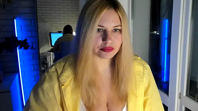 Snapshot of Passion-Blondy chatting on 10-15-25, 05:46 Passion-Blondy online show from 10-15-25, 05:46