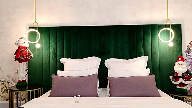 Snapshot of ClaireMathis chatting on 12-05-25, 02:47 ClaireMathis online show from 12-05-25, 02:47