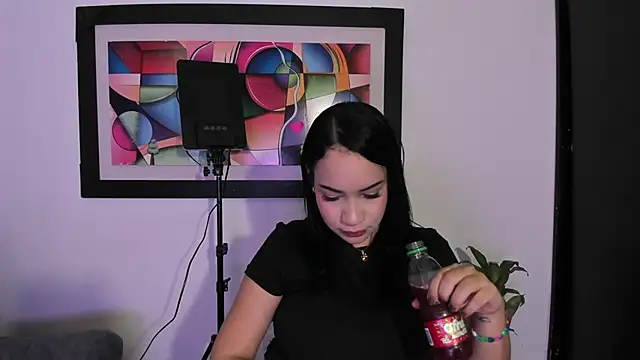 Kari Ruiz  online show from 04-20-26, 08:10