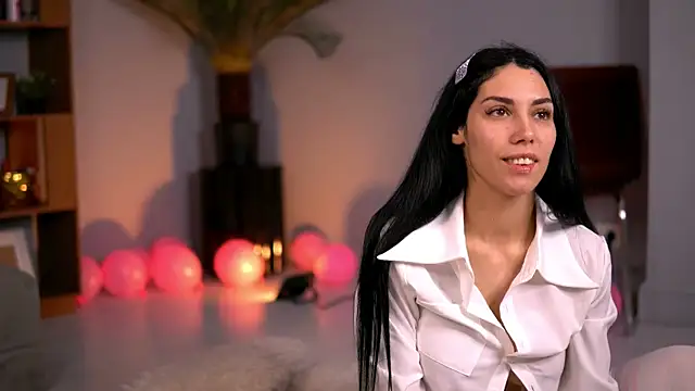 SiennaLuna online show from 11-26-25, 05:08