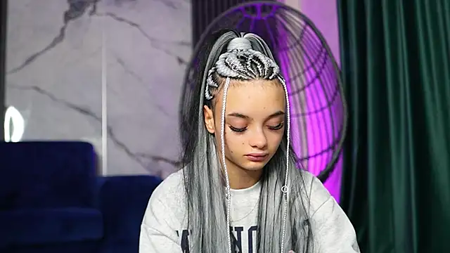 RachelRavee online show from 10-28-25, 05:22