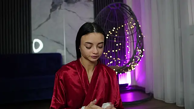 RachelRavee online show from 11-25-25, 05:07