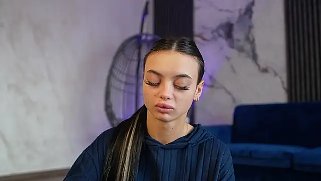 RachelRavee online show from 03-16-26, 05:13