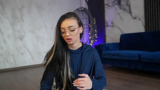 RachelRavee online show from 03-26-26, 05:24