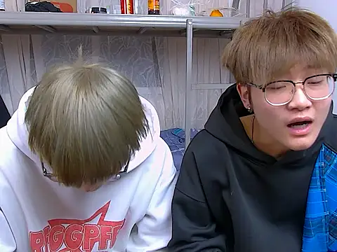 Snapshot of KK-cuteboy chatting on 12-14-25, 10:20 KK-cuteboy online show from 12-14-25, 10:20