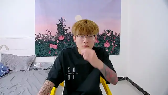 KK-cuteboy online show from 04-15-26, 07:10