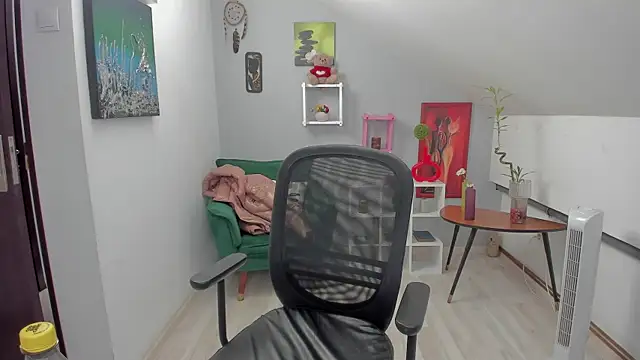 Snapshot of BettyJamess chatting on 10-21-25, 07:03 BettyJamess online show from 10-21-25, 07:03