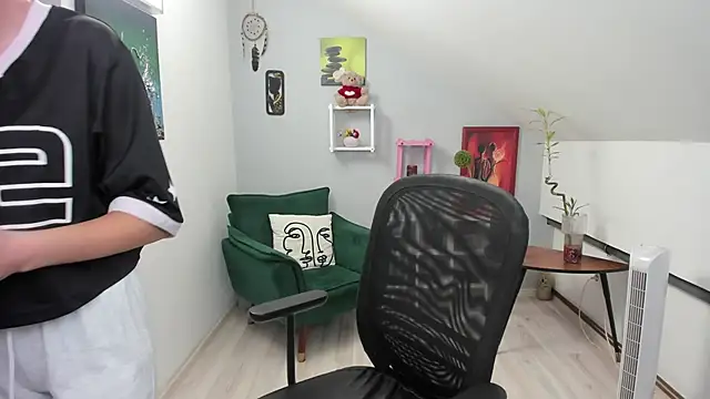 Snapshot of BettyJamess chatting on 10-22-25, 07:13 BettyJamess online show from 10-22-25, 07:13