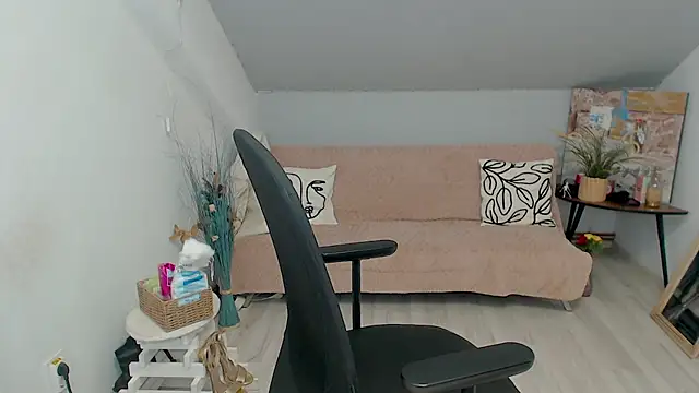 Snapshot of BettyJamess chatting on 10-27-25, 08:02 BettyJamess online show from 10-27-25, 08:02