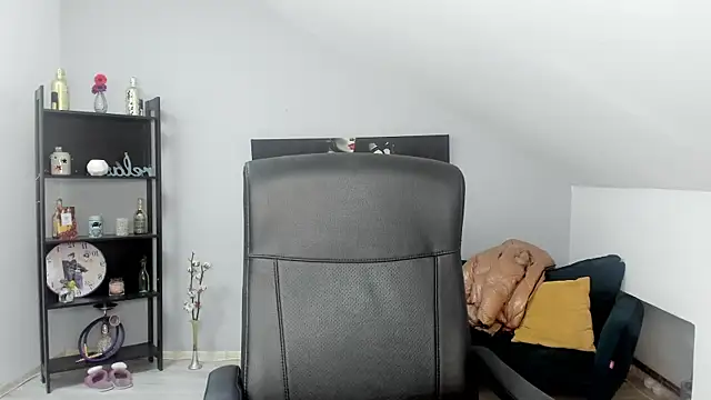 Snapshot of BettyJamess chatting on 11-11-25, 04:12 BettyJamess online show from 11-11-25, 04:12