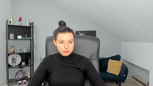 Snapshot of BettyJamess chatting on 12-16-25, 05:45 BettyJamess online show from 12-16-25, 05:45