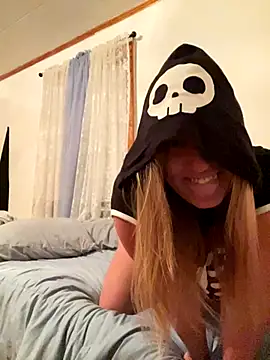 Snapshot of SugarMilkandHoney chatting on 10-24-25, 01:24 SugarMilkandHoney online show from 10-24-25, 01:24