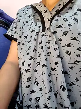 Snapshot of JIYA_23 chatting on 11-02-25, 05:04 JIYA 23 online show from 11-02-25, 05:04