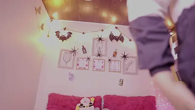 Cielo Andrade online show from 10-14-25, 12:28