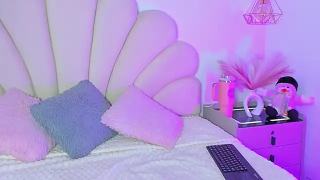 Snapshot of Alyss_Sweet chatting on 11-10-25, 03:22 Alyss Sweet online show from 11-10-25, 03:22