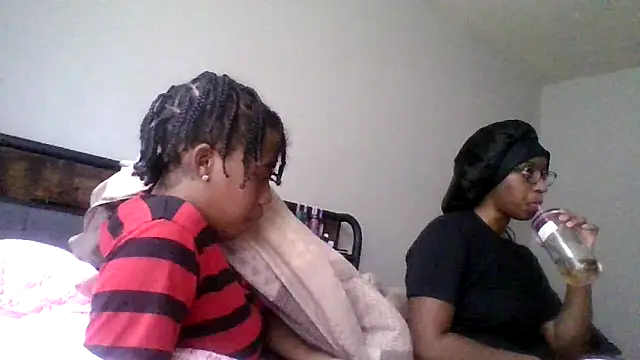 Snapshot of dezzidavill chatting on 02-17-26, 02:35 dezzidavill online show from 02-17-26, 02:35